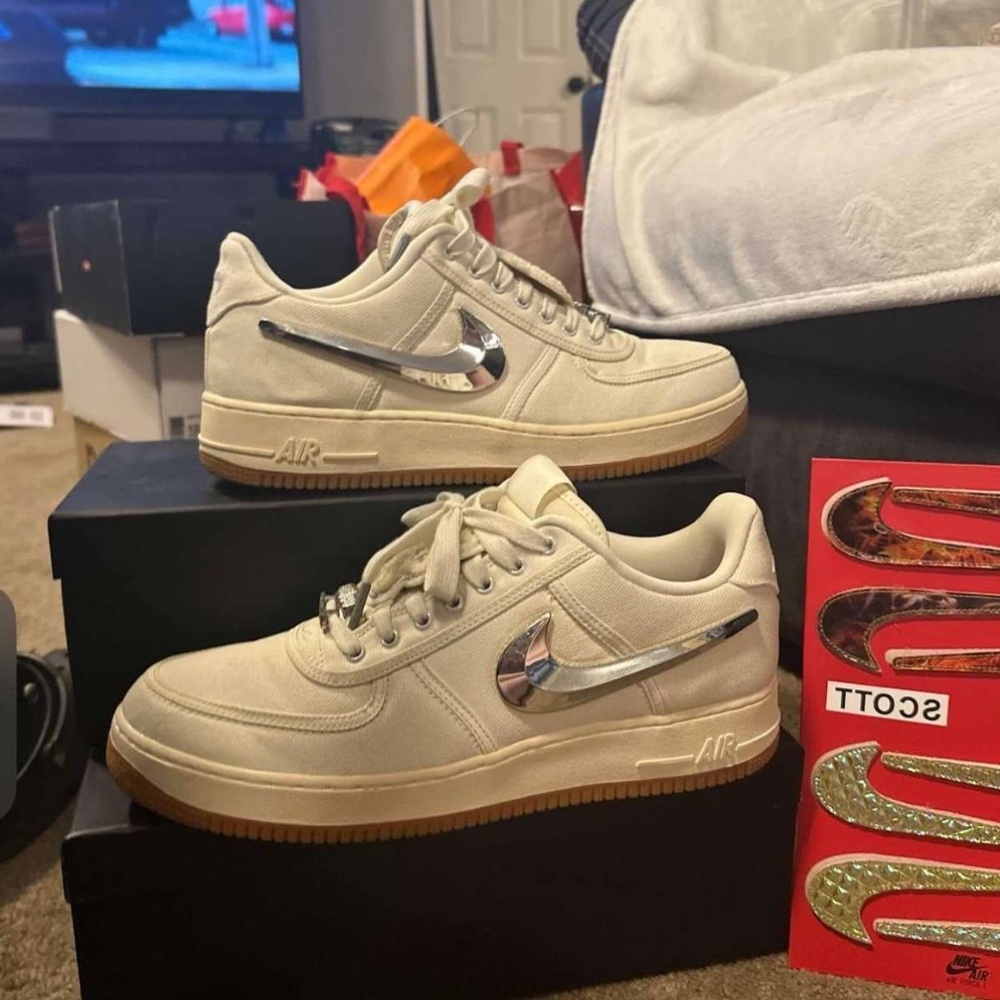 Men’s Travis Scotts